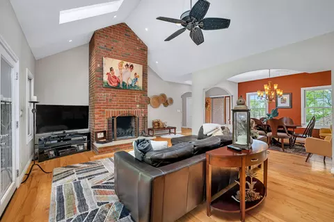 Living - 3265 Benson Rd, Morris, IL 60450 photo 2 of 3