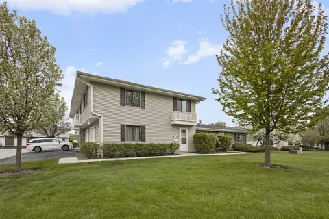121 Cotuit Ct #121, Schaumburg, IL 60193