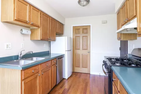Kitchen - 1482 Timber Trl #B, Wheaton, IL 60189 photo 2 of 2