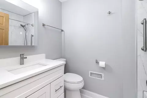 Bath - 1482 Timber Trl #B, Wheaton, IL 60189 photo 1 of 2