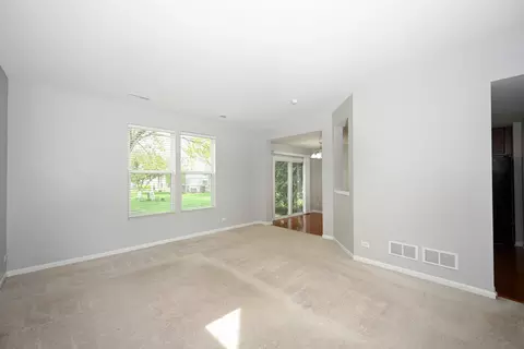 241 Devoe Dr, Oswego, IL 60543 photo 2