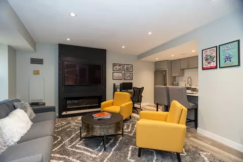 Living - 40 E 9th St #614, Chicago, IL 60605 photo 2 of 6