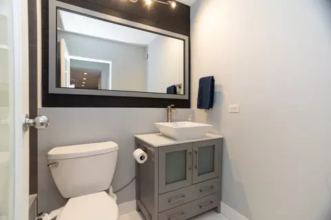 Bath - 40 E 9th St #614, Chicago, IL 60605 photo 2 of 2