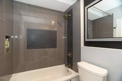 Bath - 40 E 9th St #614, Chicago, IL 60605 photo 1 of 2