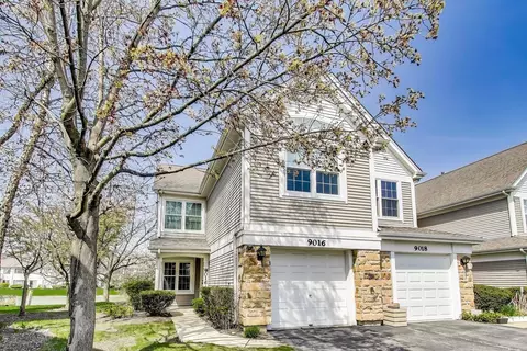 9016 W Heathwood Cir, Niles, IL 60714