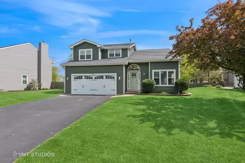 1221 Hillsboro Dr, Batavia, IL 60510