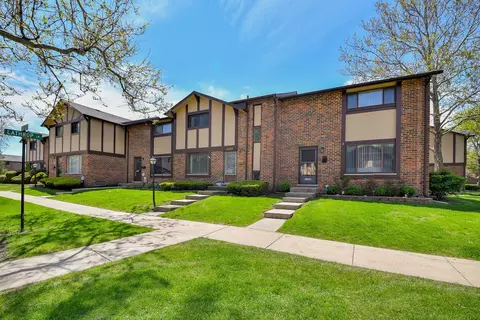 1 S206 Radford Ln, Villa Park, IL 60181