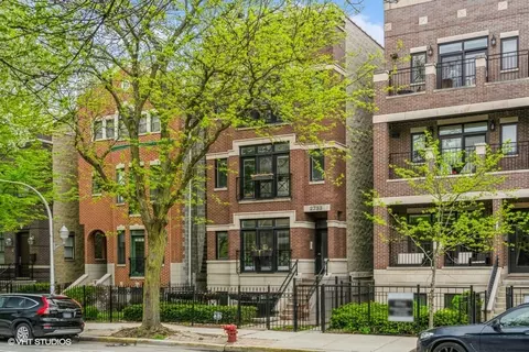 2733 N Southport Ave #2, Chicago, IL 60614