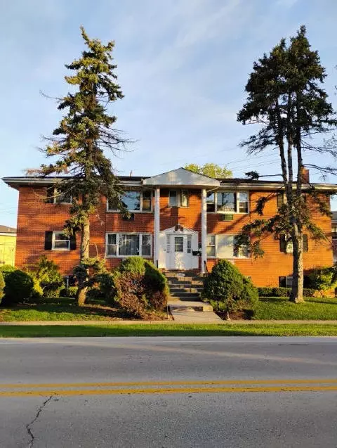 8856 Plainfield Rd, Brookfield, IL 60513