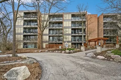 5900 Oakwood Dr #5D, Lisle, IL 60532