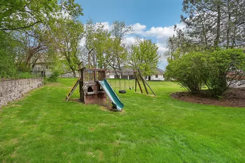 Exterior - 5 Stillwater Ct, Algonquin, IL 60102 photo 9 of 9