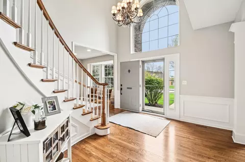 Entry Way - 5 Stillwater Ct, Algonquin, IL 60102 photo 1 of 6