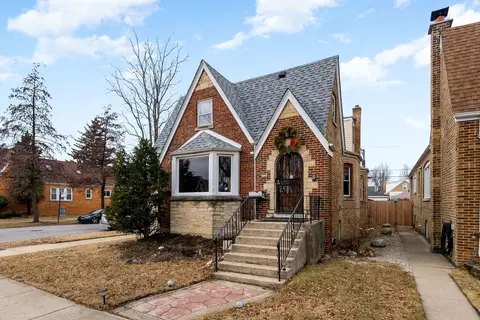 5758 W Roscoe St, Chicago, IL 60634