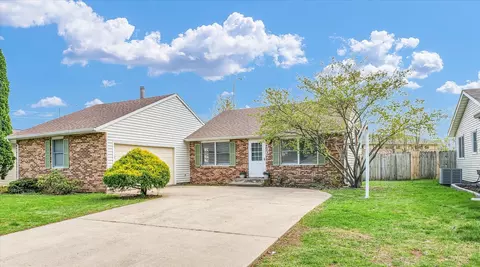 1907 Bittersweet Dr, Champaign, IL 61821