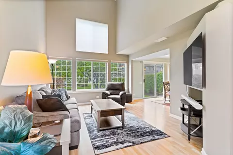 1277 Silk Oak Ln, Bartlett, IL 60103 photo 4