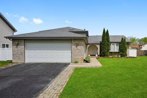 5832 Kathryn Ln, Matteson, IL 60443