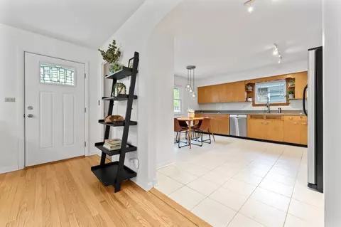 Entry Way - 235 S Hickory Ave, Bartlett, IL 60103 photo 1 of 2