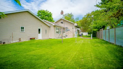 214 W Watson St, Forrest, IL 61741 photo 3