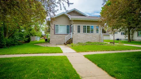 214 W Watson St, Forrest, IL 61741 photo 2