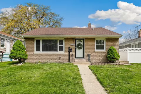 3668 Adams St, Lansing, IL 60438