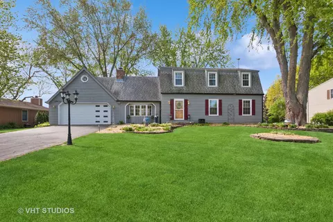 29 W107 Lakeside Dr, Naperville, IL 60564