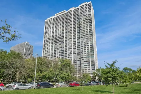 2800 N Lake Shore Dr #2417, Chicago, IL 60657