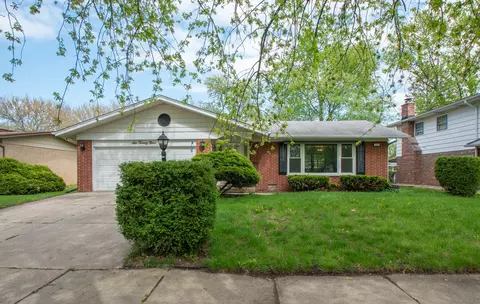 629 N Cherry Dr, Glenwood, IL 60425
