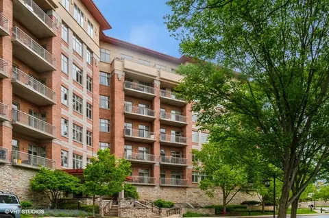 40 Prairie Park Dr #206, Wheeling, IL 60090