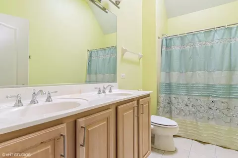 Bath - 12116 Winterberry Ln, Plainfield, IL 60585 photo 3 of 6
