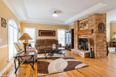 Living - 12116 Winterberry Ln, Plainfield, IL 60585 photo 2 of 4