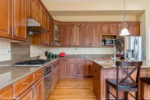 Kitchen - 12116 Winterberry Ln, Plainfield, IL 60585 photo 2 of 3