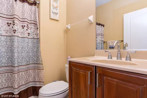 Bath - 12116 Winterberry Ln, Plainfield, IL 60585 photo 5 of 6