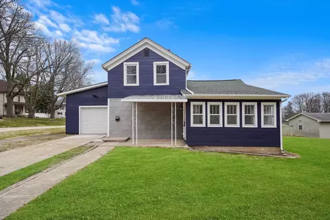 808 Evans Ave, Ashton, IL 61006