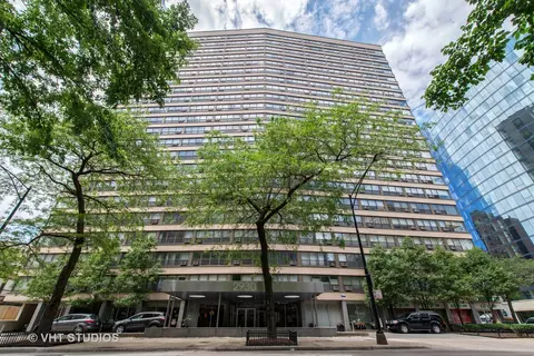 2930 N Sheridan Rd #1008, Chicago, IL 60657