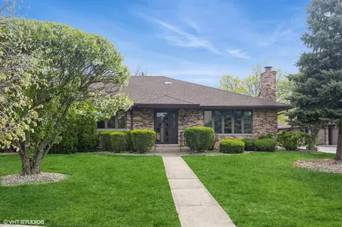16065 Pine Dr, Tinley Park, IL 60477