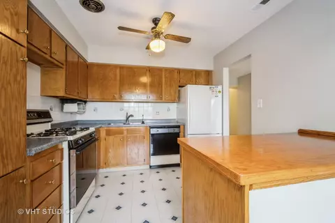 1770 Robin Ln #B, Hoffman Estates, IL 60169 photo 5
