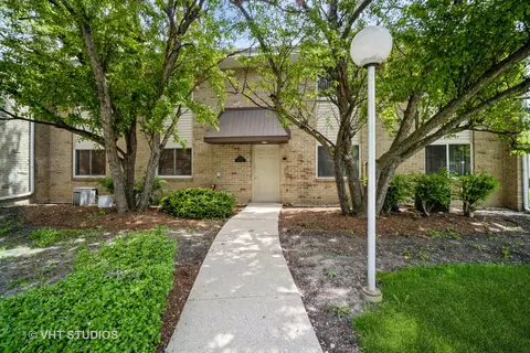 1770 Robin Ln #B, Hoffman Estates, IL 60169 photo 2