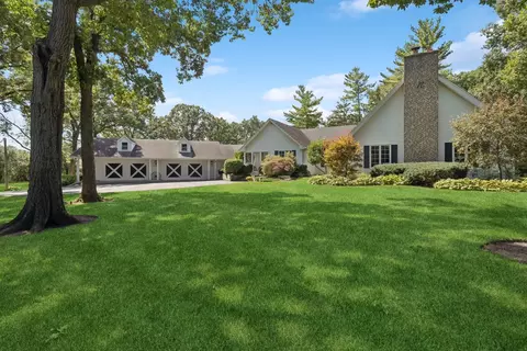 535 Saint Marys Rd, Libertyville, IL 60048