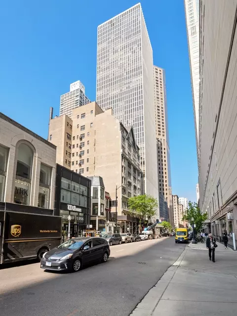 100 E Walton St #18G, Chicago, IL 60611