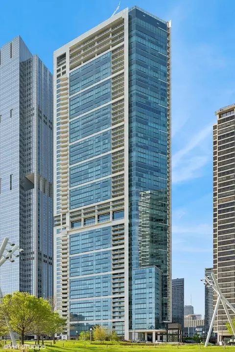 340 E Randolph St #3006, Chicago, IL 60601