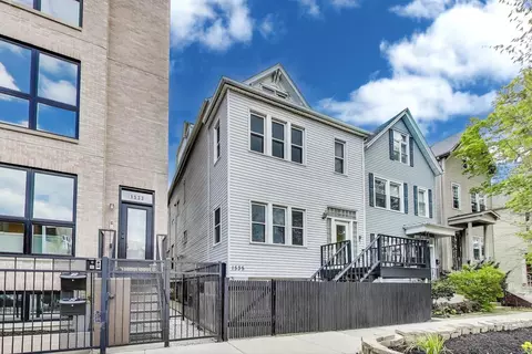 1535 W Barry Ave, Chicago, IL 60657