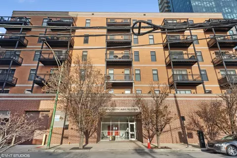 725 N Aberdeen St #304, Chicago, IL 60642