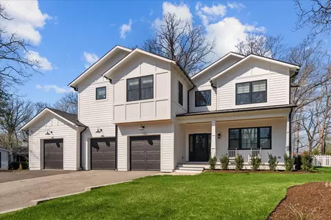 15 Reliance Ln, Lincolnshire, IL 60069
