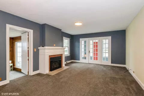 Living - 336 S Wolf Rd, Des Plaines, IL 60016 photo 1 of 1