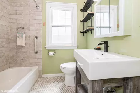 Bath - 336 S Wolf Rd, Des Plaines, IL 60016 photo 1 of 1