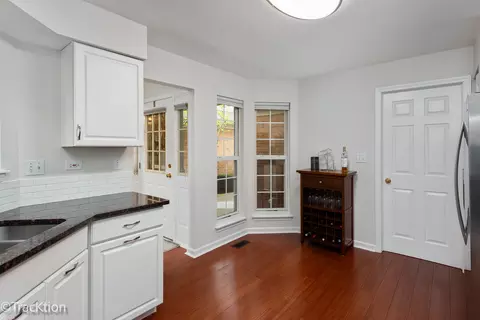 325 Cimarron Rd E, Lombard, IL 60148 photo 9