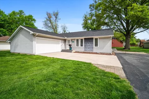 612 Elm St, Le Roy, IL 61752