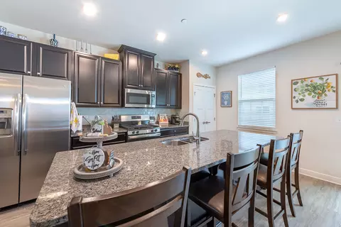 27 Nicholas Dr E, Des Plaines, IL 60016 photo 9