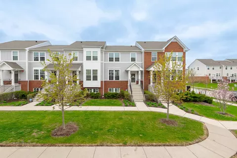 27 Nicholas Dr E, Des Plaines, IL 60016 photo 2