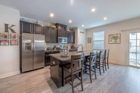 27 Nicholas Dr E, Des Plaines, IL 60016 photo 8